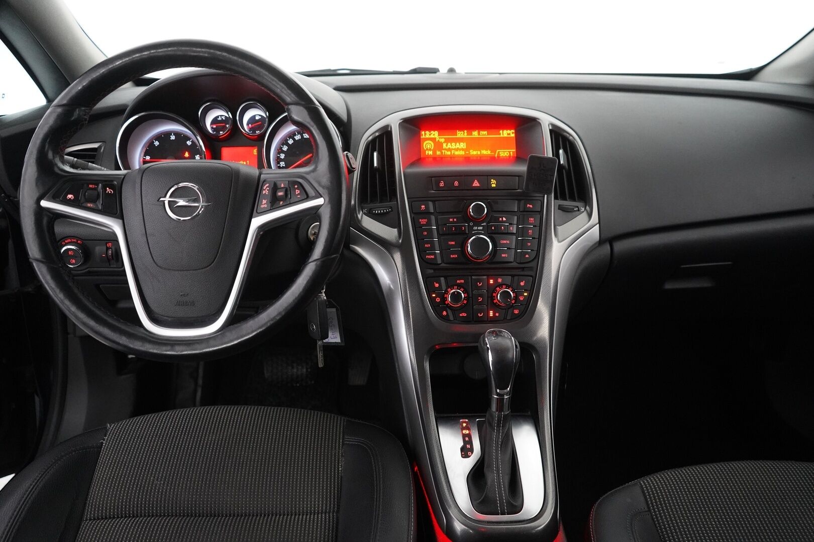 Opel Astra 2011 MYYDÄÄN HUUTOKAUPAT.COM