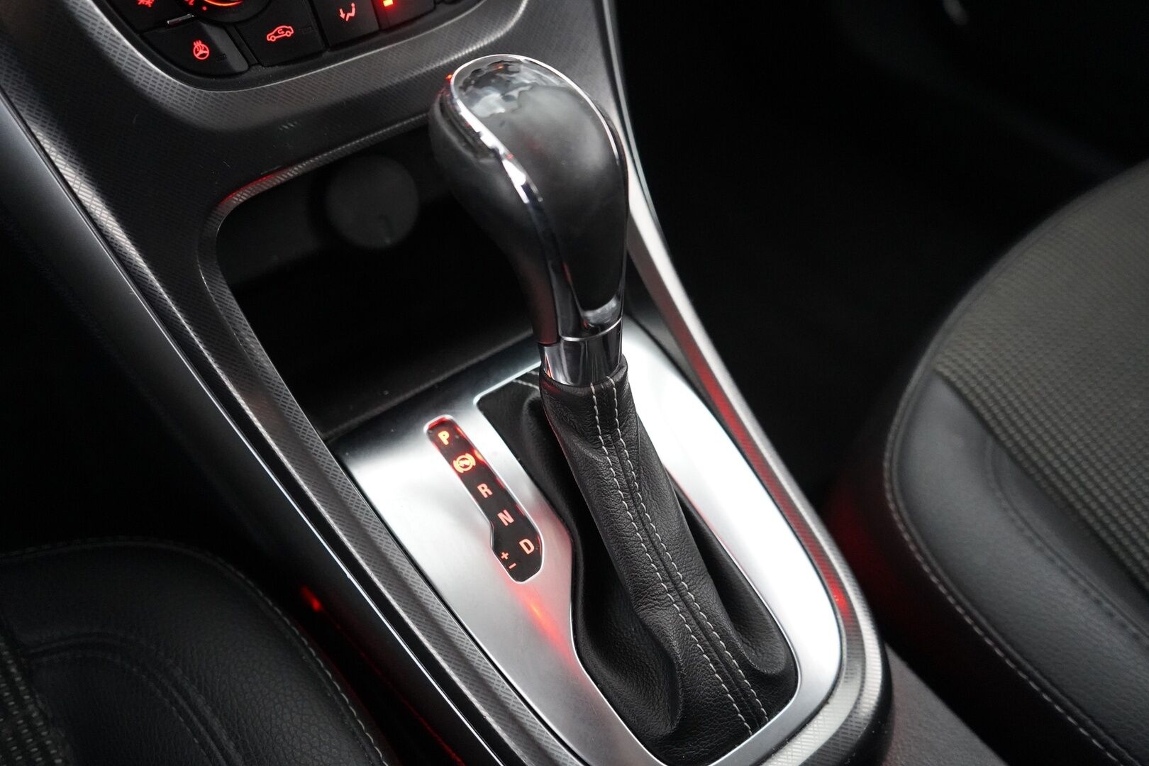 Opel Astra 2011 MYYDÄÄN HUUTOKAUPAT.COM