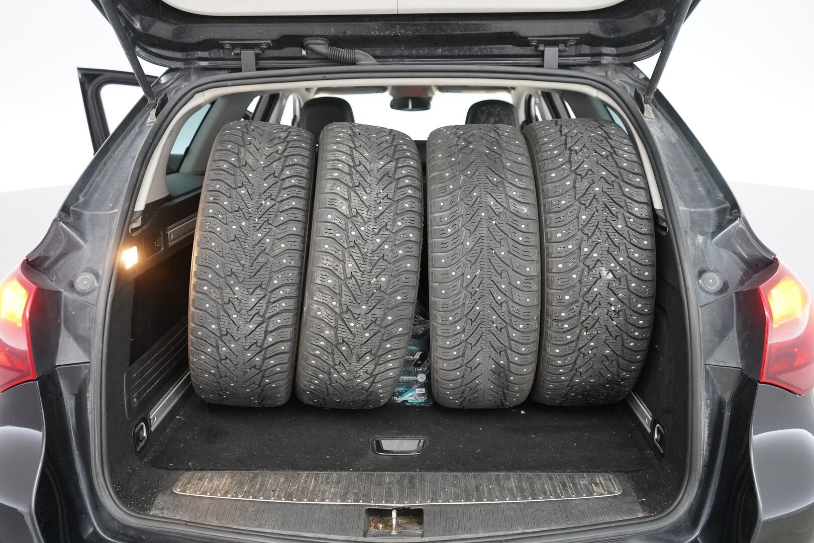 Opel Astra 2011 MYYDÄÄN HUUTOKAUPAT.COM