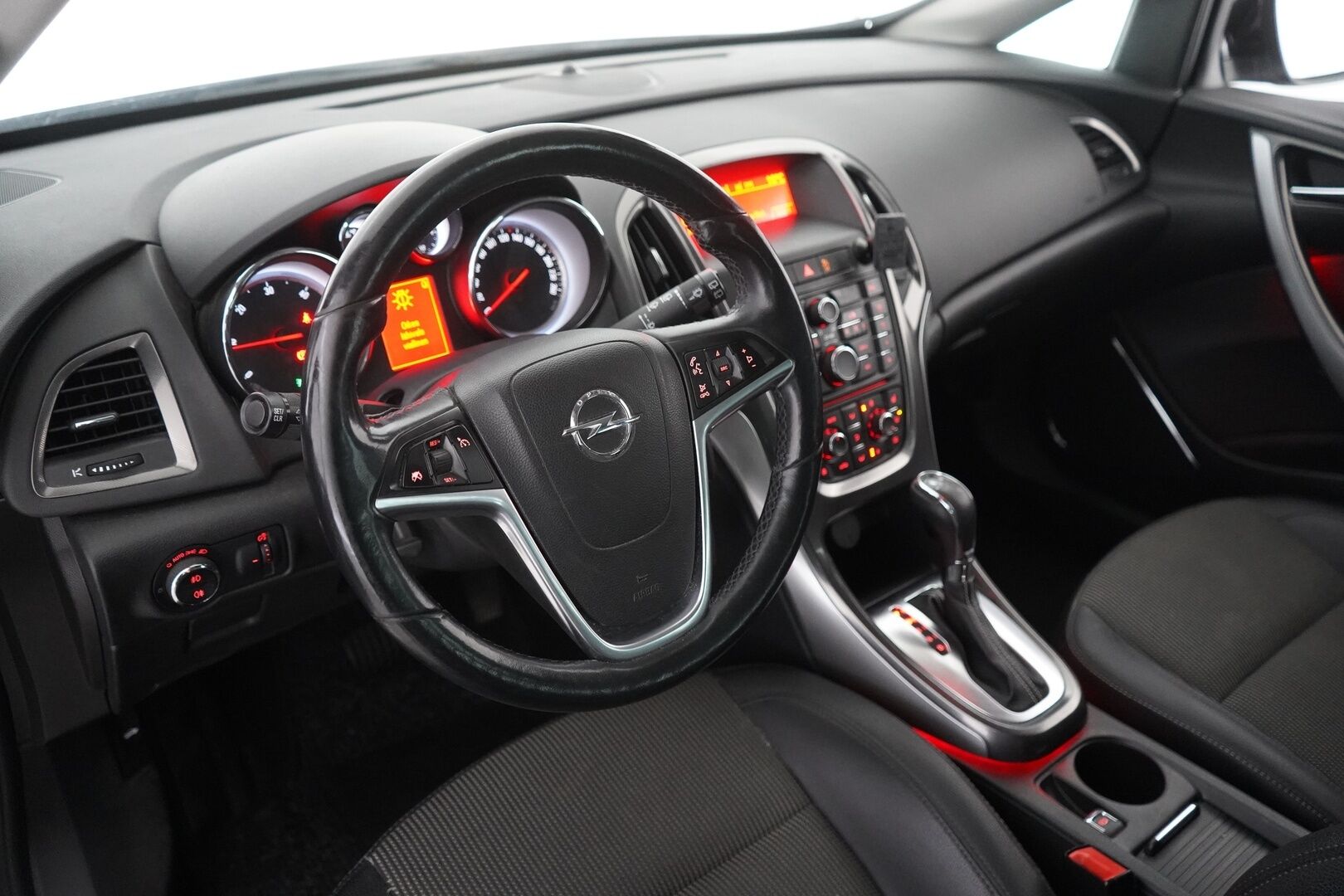 Opel Astra 2011 MYYDÄÄN HUUTOKAUPAT.COM