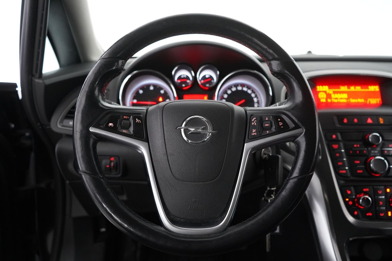 Opel Astra 2011 MYYDÄÄN HUUTOKAUPAT.COM