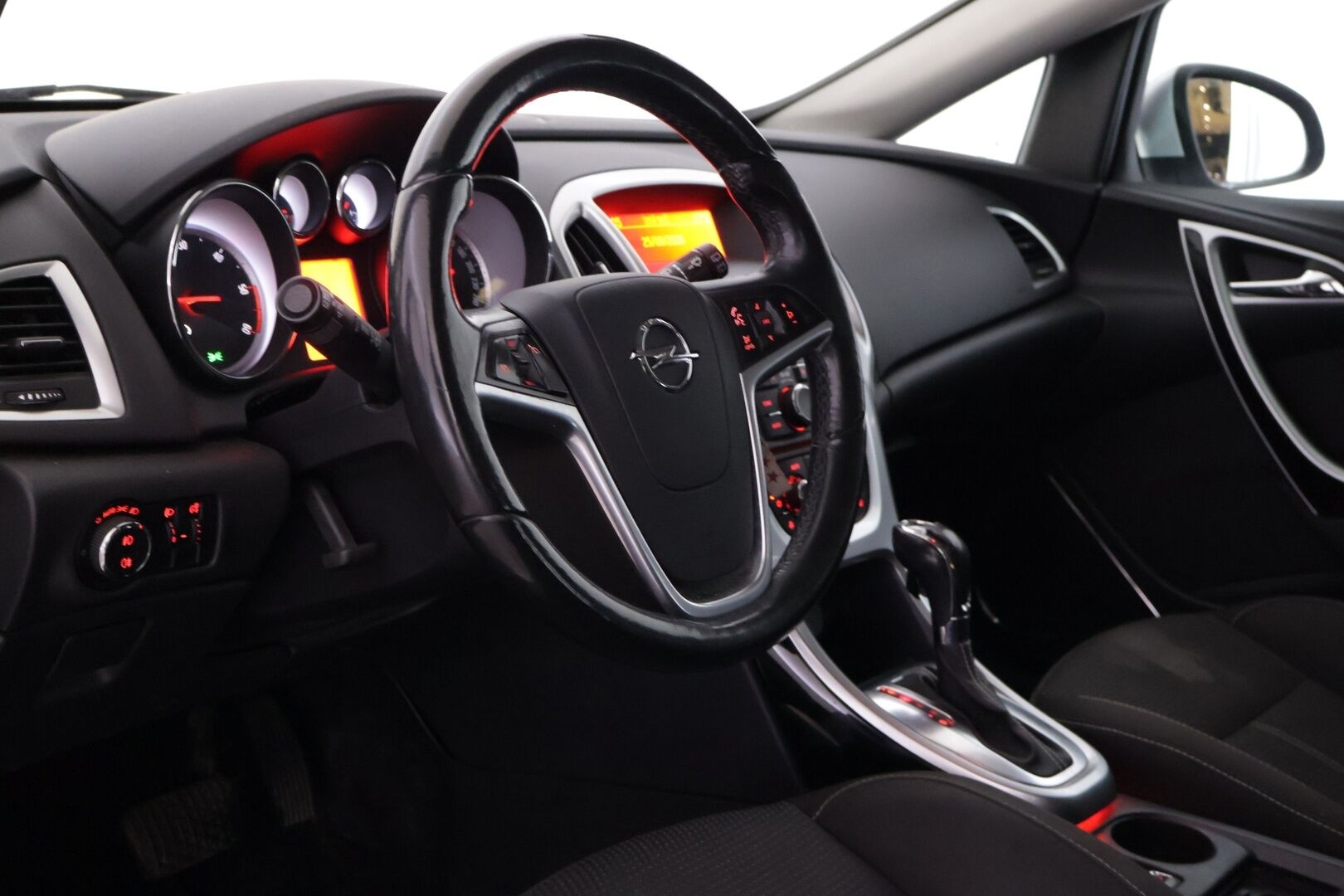 Opel Astra 2011 Sport Tourer Sport 2,0 CDTI 118kW AT6 - Myydään Huutokaupat.com - | Koukku | Vakkari | Lohko lämmitin | 2x Hyvät renkaat | 