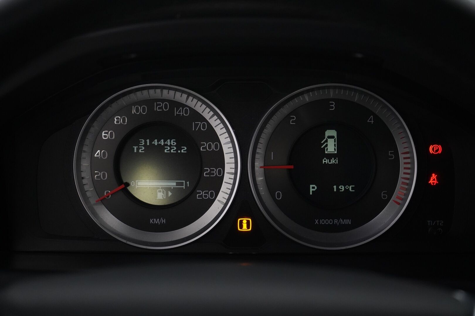 Volvo XC70 2011 D5 AWD Summum aut * Webasto / Vakkari / Tutka / Koukku /  Xenon * - Suomi-auto / Kahdet alumiinivanteet / Jakopää tehty 09/25!