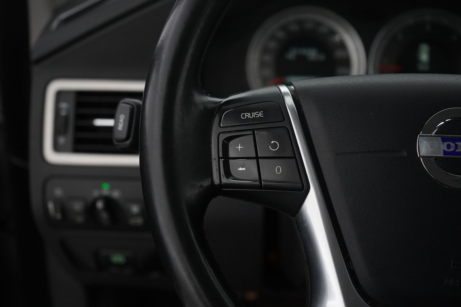 Volvo XC70 2011 D5 AWD Summum aut * Webasto / Vakkari / Tutka / Koukku /  Xenon * - Suomi-auto / Kahdet alumiinivanteet / Jakopää tehty 09/25!