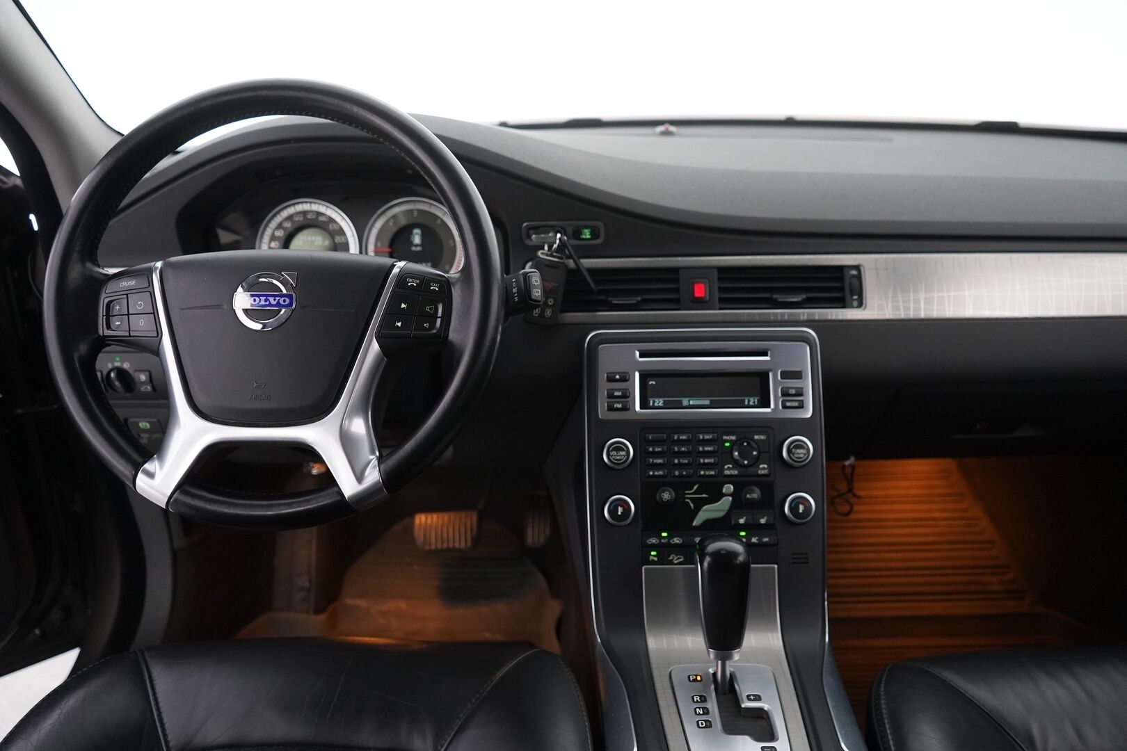 Volvo XC70 2011 D5 AWD Summum aut * Webasto / Vakkari / Tutka / Koukku /  Xenon * - Suomi-auto / Kahdet alumiinivanteet / Jakopää tehty 09/25!