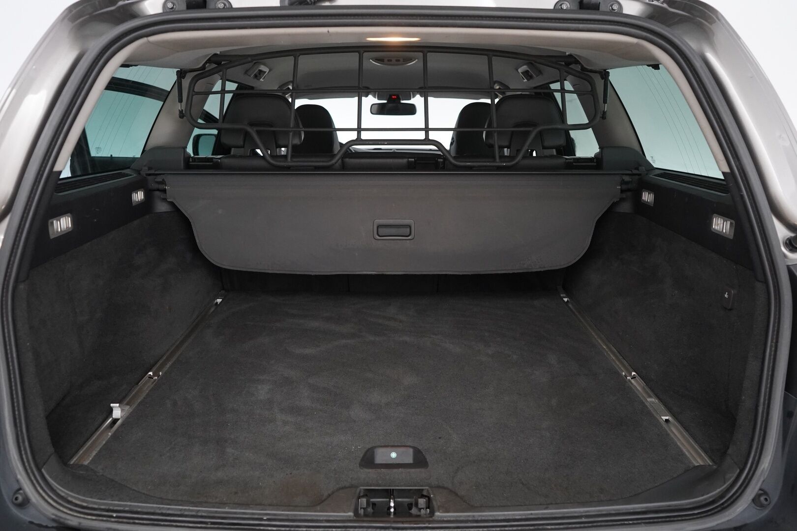 Volvo XC70 2011 D5 AWD Summum aut * Webasto / Vakkari / Tutka / Koukku /  Xenon * - Suomi-auto / Kahdet alumiinivanteet / Jakopää tehty 09/25!