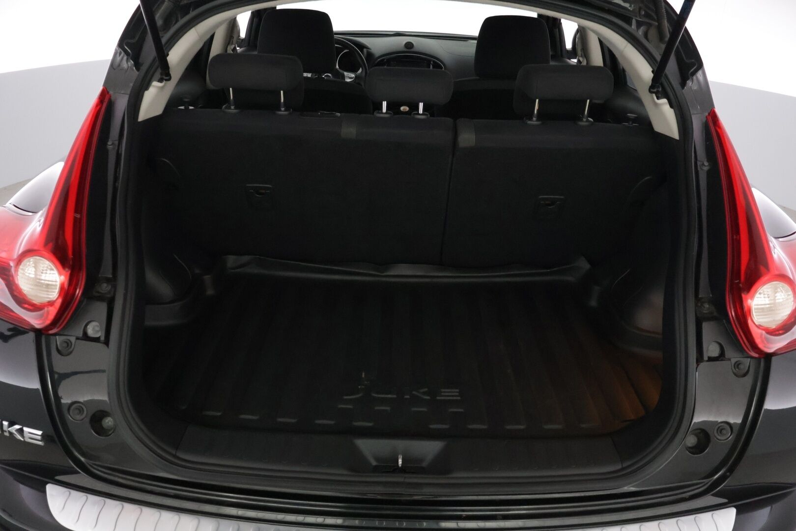 Nissan Juke 2011 1,6L DIG-T Tekna 2WD 6MT 17 Sport IMS - YritysOutlet - Myydään vain yrityksille - Suomi-auto / P-kamera / Vakkari / Lohkolämmitin+sisäpuhallin / Navi / Aut. Ilmastointi / 2x Alumiinivanteet