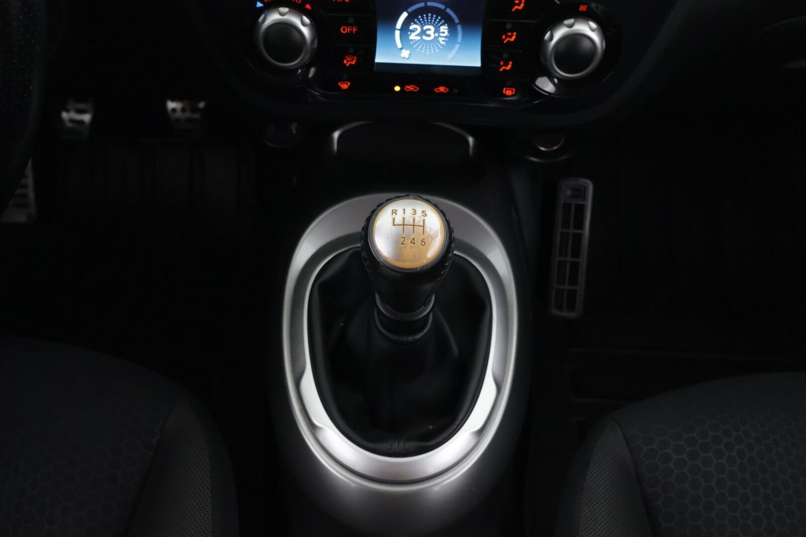 Nissan Juke 2011 1,6L DIG-T Tekna 2WD 6MT 17 Sport IMS - YritysOutlet - Myydään vain yrityksille - Suomi-auto / P-kamera / Vakkari / Lohkolämmitin+sisäpuhallin / Navi / Aut. Ilmastointi / 2x Alumiinivanteet
