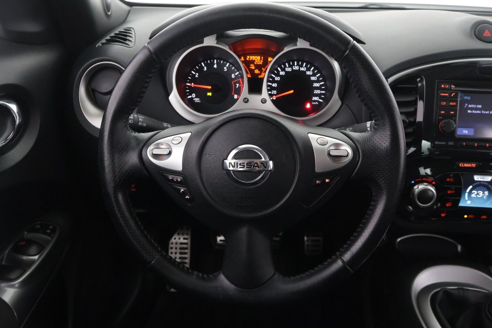 Nissan Juke 2011 1,6L DIG-T Tekna 2WD 6MT 17 Sport IMS - YritysOutlet - Myydään vain yrityksille - Suomi-auto / P-kamera / Vakkari / Lohkolämmitin+sisäpuhallin / Navi / Aut. Ilmastointi / 2x Alumiinivanteet