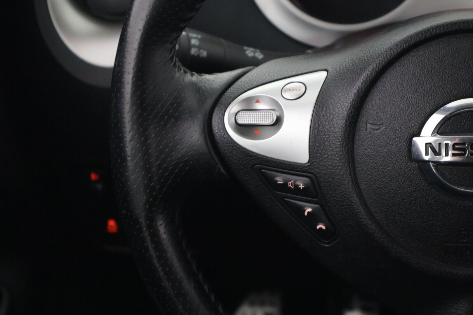 Nissan Juke 2011 1,6L DIG-T Tekna 2WD 6MT 17 Sport IMS - YritysOutlet - Myydään vain yrityksille - Suomi-auto / P-kamera / Vakkari / Lohkolämmitin+sisäpuhallin / Navi / Aut. Ilmastointi / 2x Alumiinivanteet