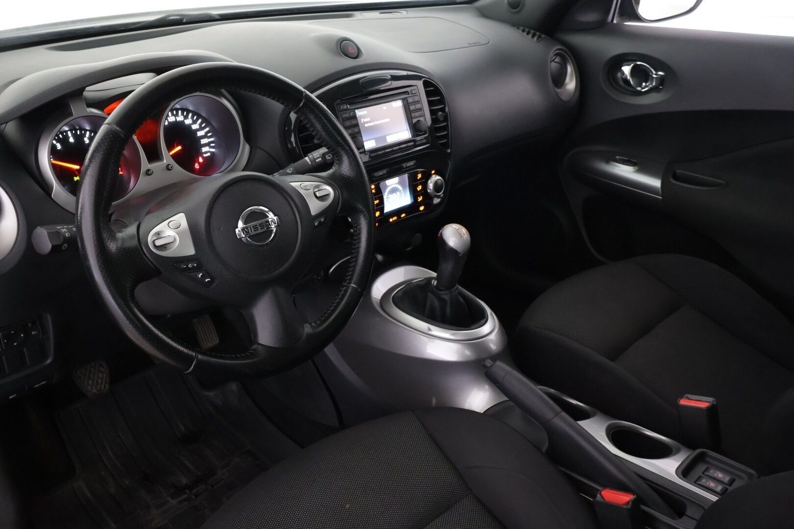 Nissan Juke 2011 1,6L Pure Drive Acenta 2WD 5MT 17 Elegance Connect IMS *YritysOutlet - Myydään vain yrityksille* - ** Lohko / Koukku / Navi / Kamera / Kahdet renkaat ** - Osta nyt, maksa vasta ensi vuonna