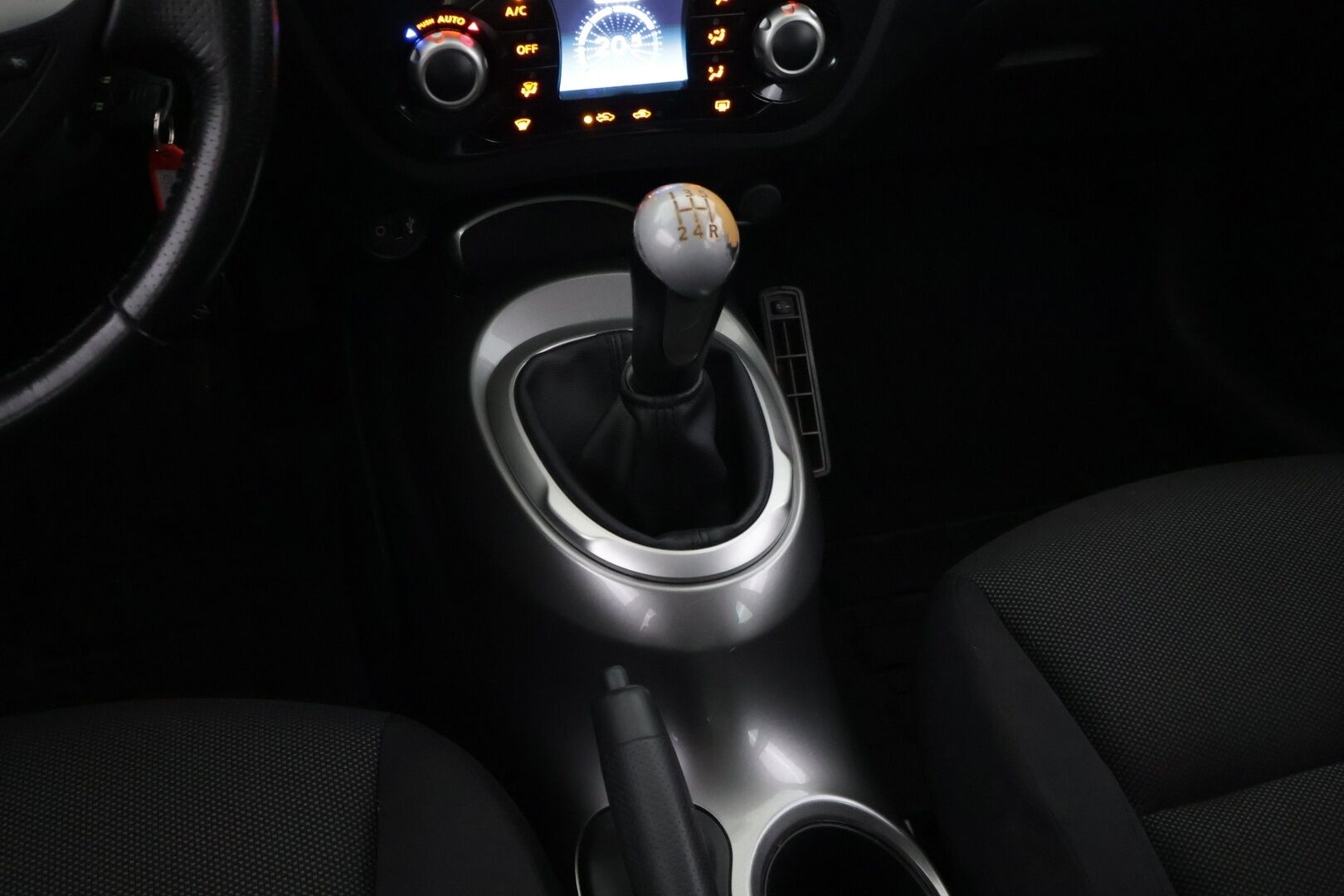 Nissan Juke 2011 1,6L Pure Drive Acenta 2WD 5MT 17 Elegance Connect IMS *YritysOutlet - Myydään vain yrityksille* - ** Lohko / Koukku / Navi / Kamera / Kahdet renkaat ** - Osta nyt, maksa vasta ensi vuonna