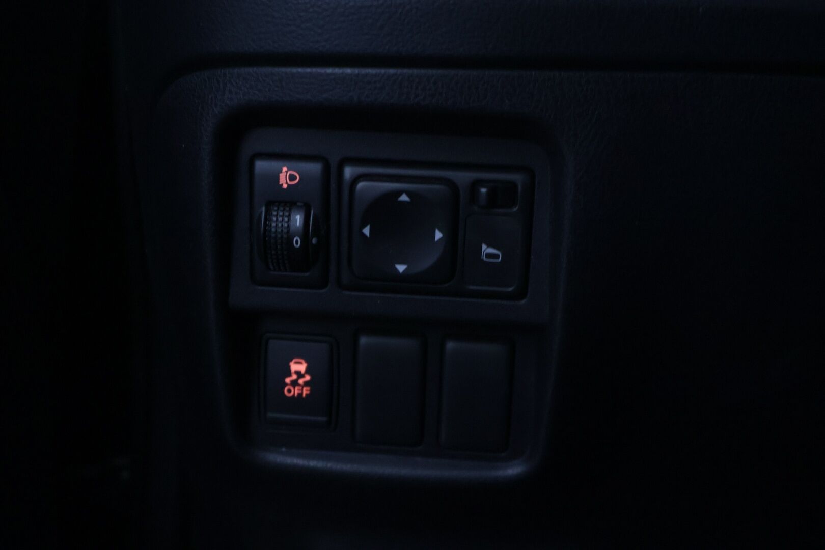 Nissan Juke 2011 1,6L Pure Drive Acenta 2WD 5MT 17 Elegance Connect IMS *YritysOutlet - Myydään vain yrityksille* - ** Lohko / Koukku / Navi / Kamera / Kahdet renkaat ** - Osta nyt, maksa vasta ensi vuonna