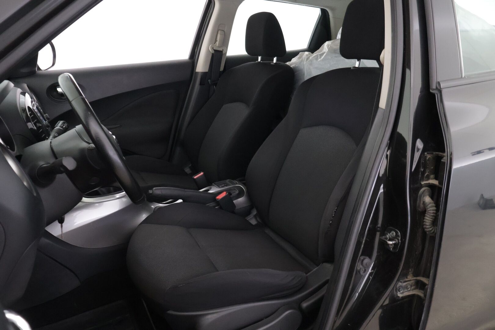 Nissan Juke 2011 1,6L Pure Drive Acenta 2WD 5MT 17 Elegance Connect IMS *YritysOutlet - Myydään vain yrityksille* - ** Lohko / Koukku / Navi / Kamera / Kahdet renkaat ** - Osta nyt, maksa vasta ensi vuonna