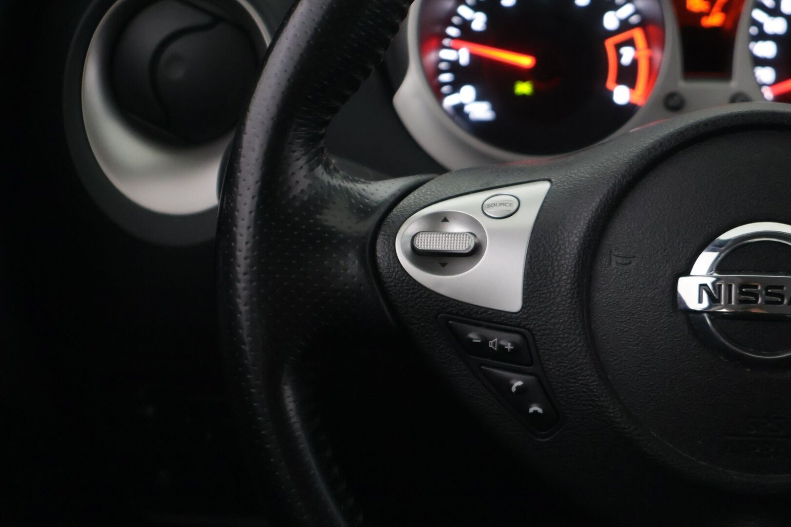 Nissan Juke 2011 1,6L Pure Drive Acenta 2WD 5MT 17 Elegance Connect IMS *YritysOutlet - Myydään vain yrityksille* - ** Lohko / Koukku / Navi / Kamera / Kahdet renkaat ** - Osta nyt, maksa vasta ensi vuonna