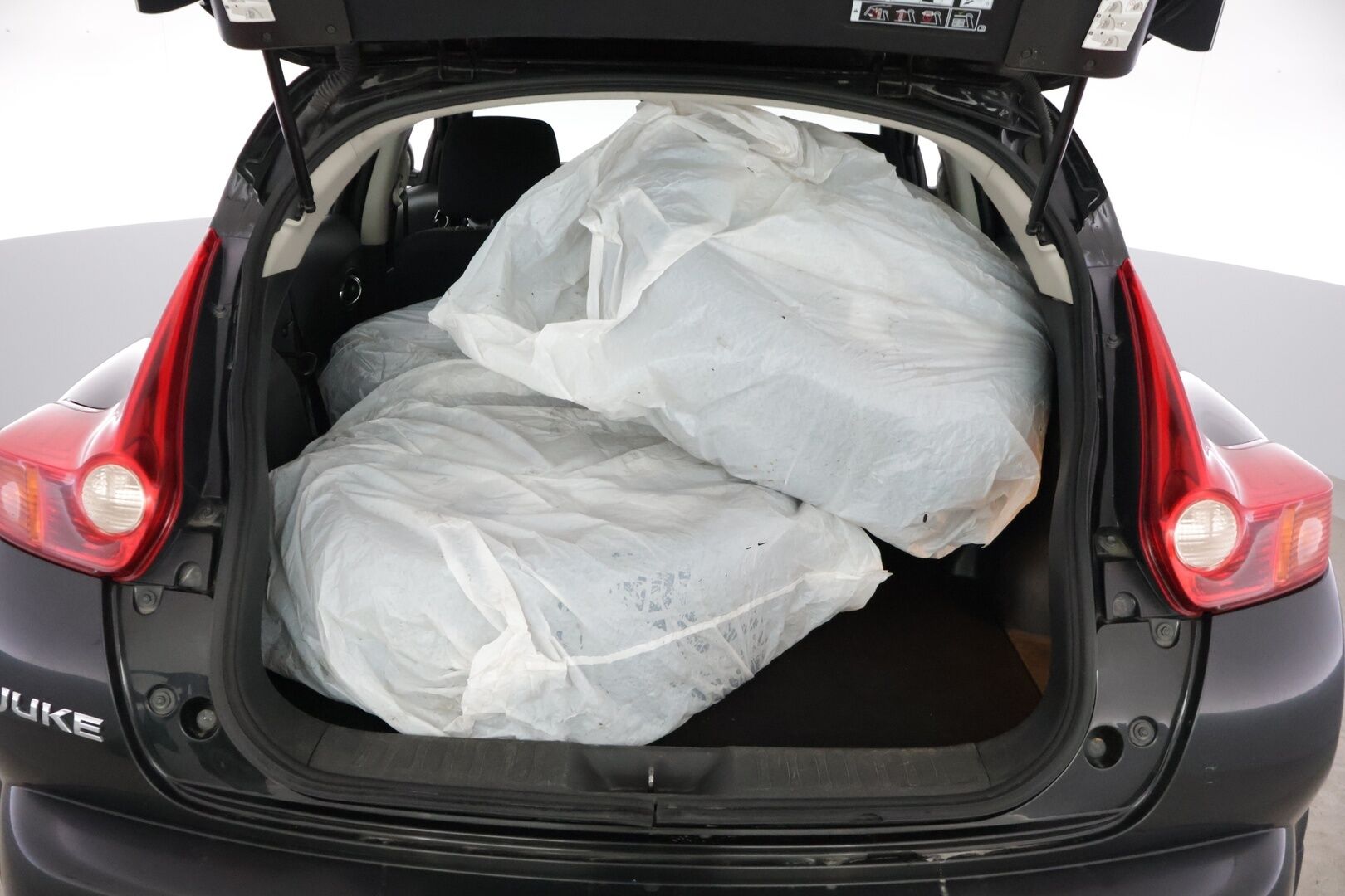 Nissan Juke 2011 1,6L Pure Drive Acenta 2WD 5MT 17 Elegance Connect IMS *YritysOutlet - Myydään vain yrityksille* - ** Lohko / Koukku / Navi / Kamera / Kahdet renkaat ** - Osta nyt, maksa vasta ensi vuonna