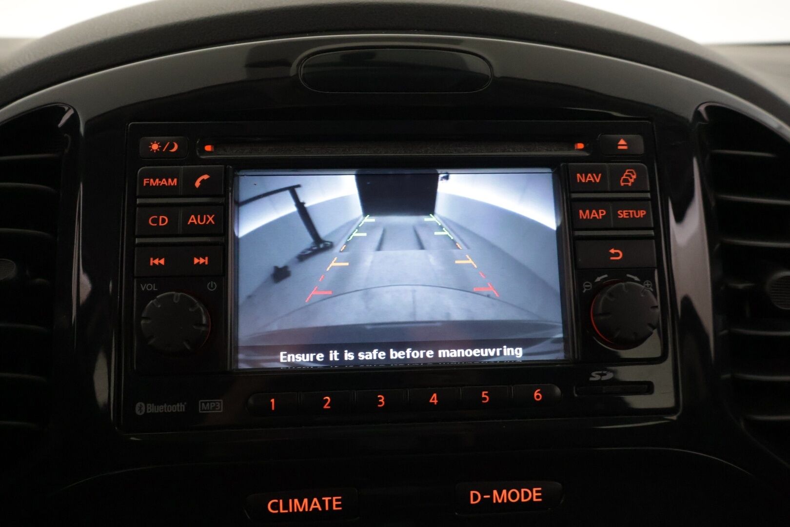 Nissan Juke 2011 1,6L Pure Drive Acenta 2WD 5MT 17 Elegance Connect IMS *YritysOutlet - Myydään vain yrityksille* - ** Lohko / Koukku / Navi / Kamera / Kahdet renkaat ** - Osta nyt, maksa vasta ensi vuonna