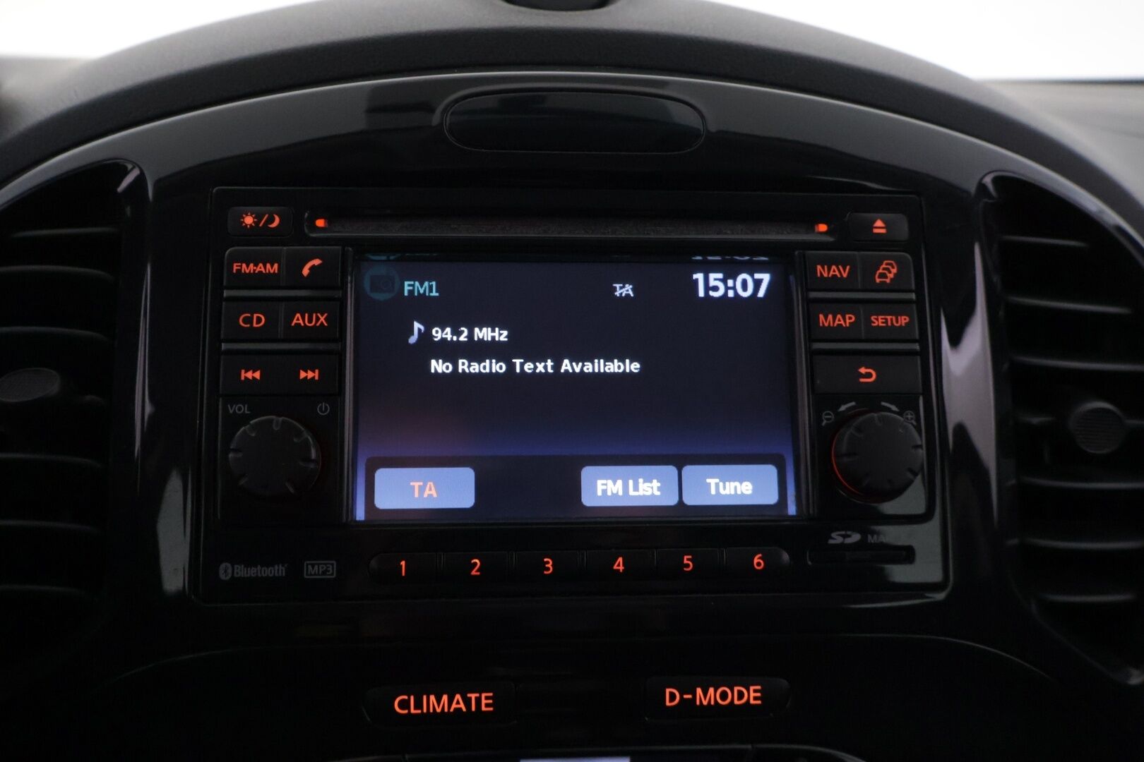 Nissan Juke 2011 1,6L Pure Drive Acenta 2WD 5MT 17 Elegance Connect IMS *YritysOutlet - Myydään vain yrityksille* - ** Lohko / Koukku / Navi / Kamera / Kahdet renkaat ** - Osta nyt, maksa vasta ensi vuonna