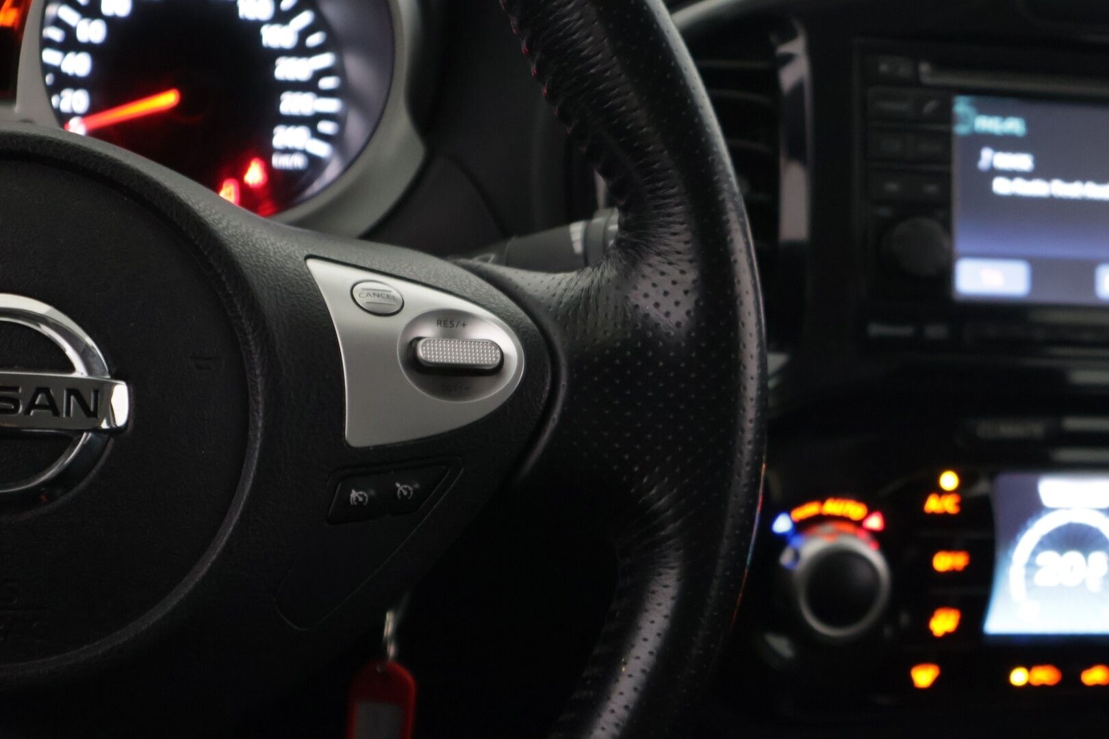 Nissan Juke 2011 1,6L Pure Drive Acenta 2WD 5MT 17 Elegance Connect IMS *YritysOutlet - Myydään vain yrityksille* - ** Lohko / Koukku / Navi / Kamera / Kahdet renkaat ** - Osta nyt, maksa vasta ensi vuonna