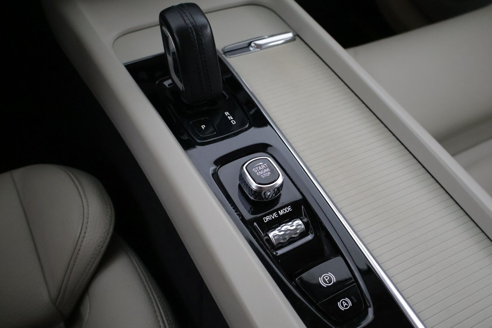 Volvo XC60 2020 B4 AWD MHEV Business aut *Suomi-auto / ACC / Vaaleat nahat / Muistipenkki / Sähkökontti / Ratinlämmitin* - Koukku / Keyless / Jakopää tehty - HULLUT AVAJAISHULINAT KORKOTARJOUS 3,29 %