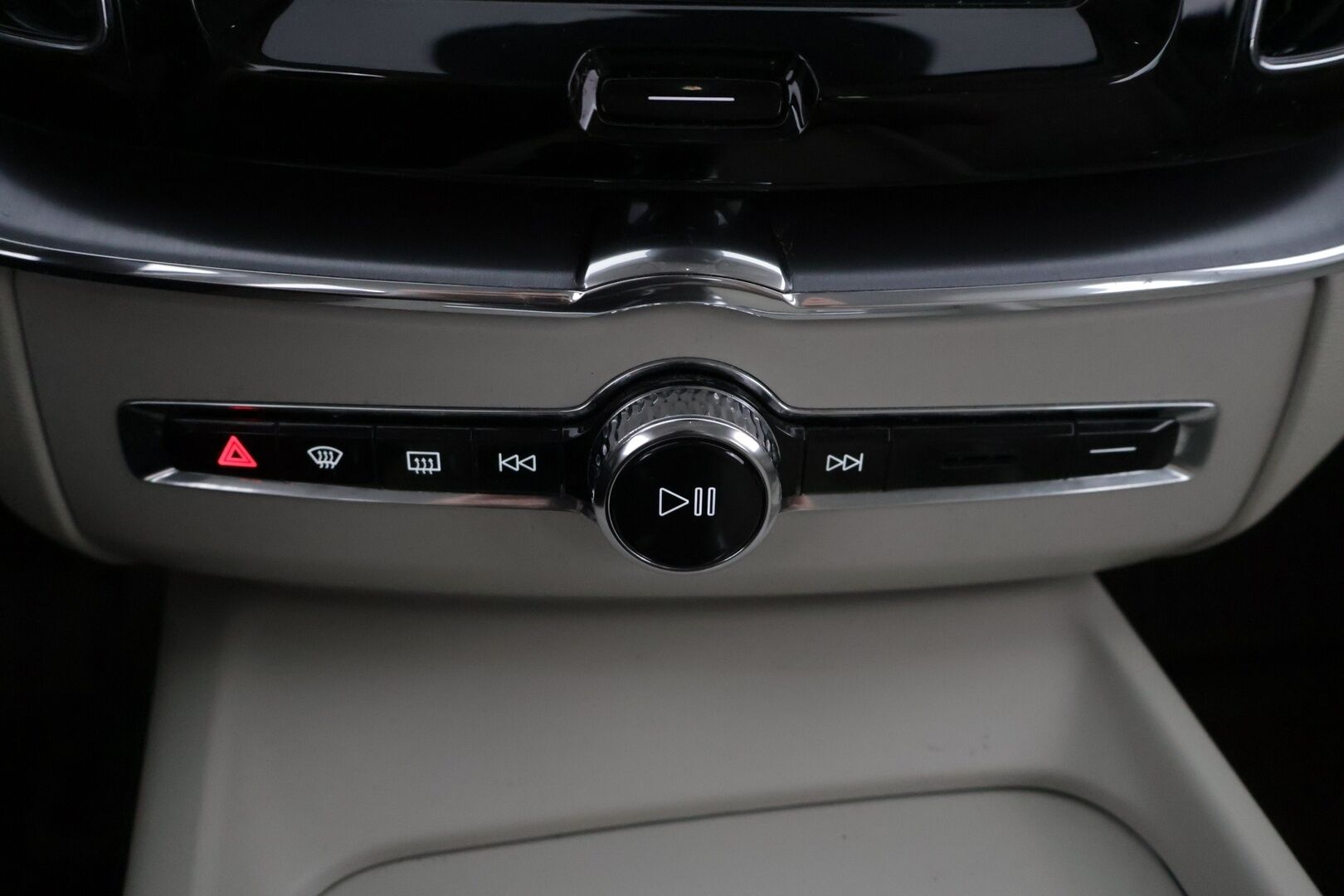 Volvo XC60 2020 B4 AWD MHEV Business aut *Suomi-auto / ACC / Vaaleat nahat / Muistipenkki / Sähkökontti / Ratinlämmitin* - Koukku / Keyless / Jakopää tehty - HULLUT AVAJAISHULINAT KORKOTARJOUS 3,29 %