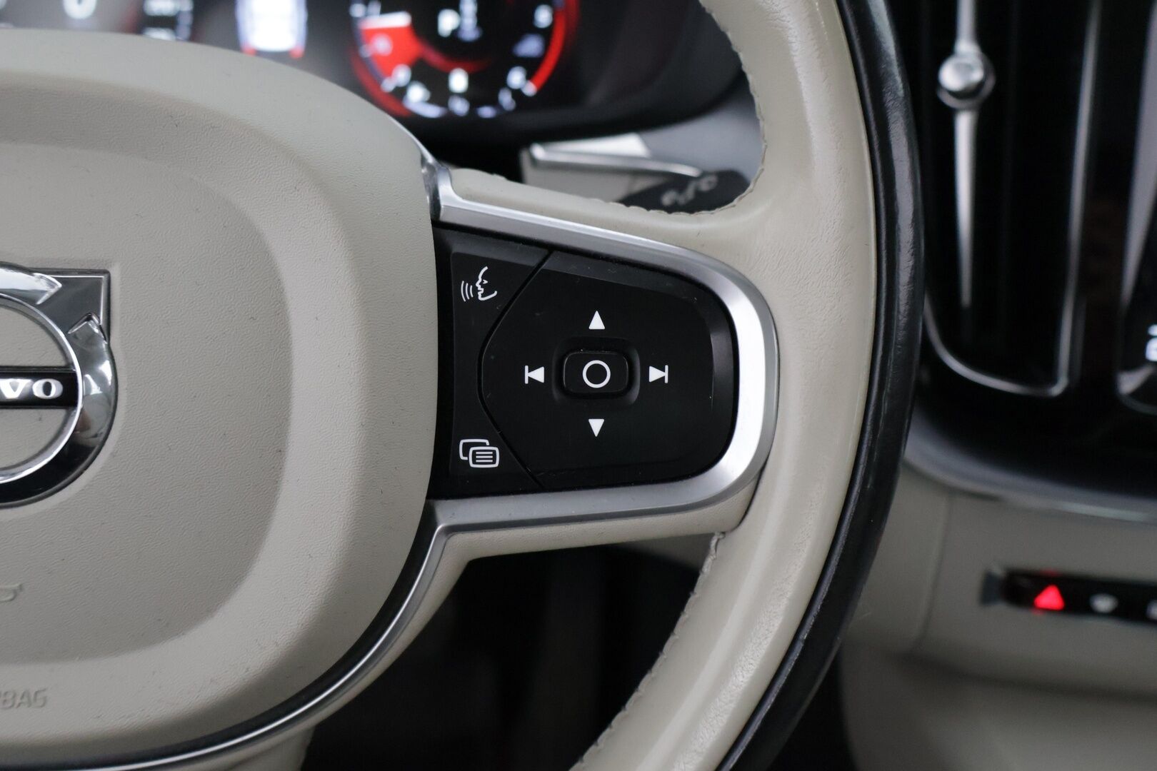 Volvo XC60 2020 B4 AWD MHEV Business aut *Suomi-auto / ACC / Vaaleat nahat / Muistipenkki / Sähkökontti / Ratinlämmitin* - Koukku / Keyless / Jakopää tehty - HULLUT AVAJAISHULINAT KORKOTARJOUS 3,29 %