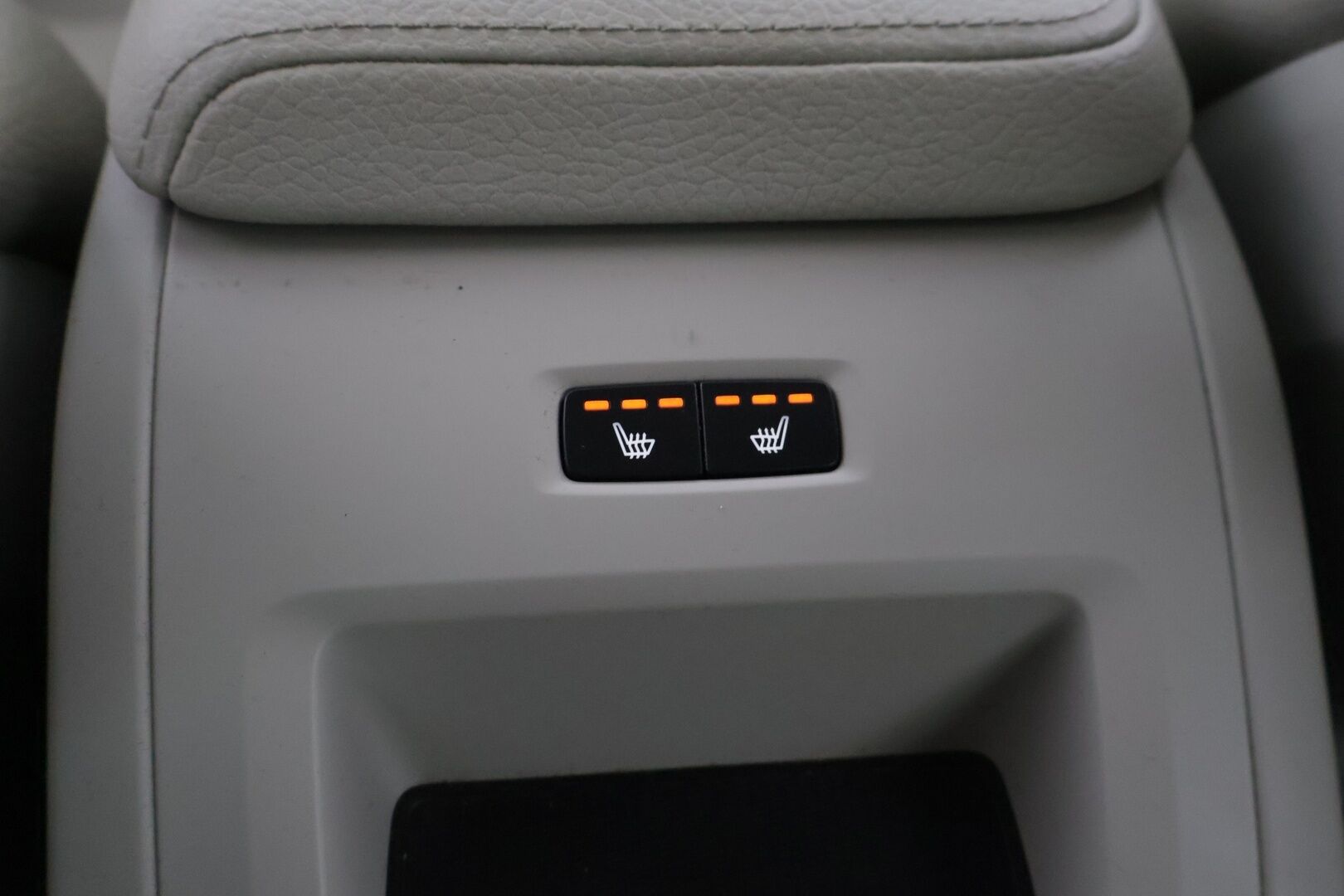 Volvo XC60 2020 B4 AWD MHEV Business aut *Suomi-auto / ACC / Vaaleat nahat / Muistipenkki / Sähkökontti / Ratinlämmitin* - Koukku / Keyless / Jakopää tehty - HULLUT AVAJAISHULINAT KORKOTARJOUS 3,29 %