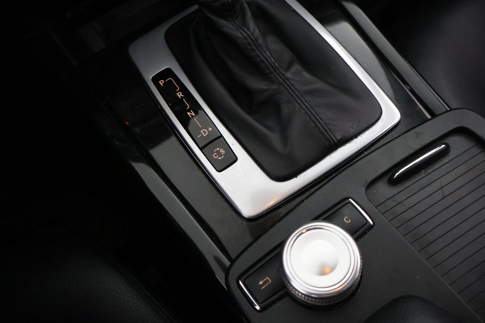 Mercedes-Benz E 2010 250 CDI BE A - Panorama | Vakkari | Puolnahat | P-Tutkat | Xenon