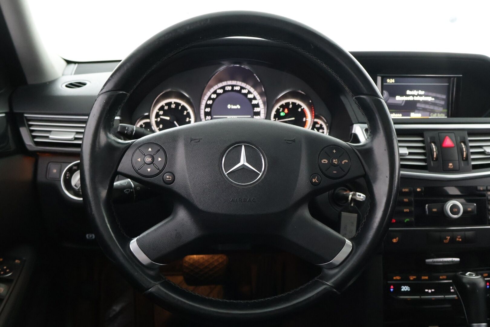 Mercedes-Benz E 2010 250 CDI BE A - Panorama | Vakkari | Puolnahat | P-Tutkat | Xenon