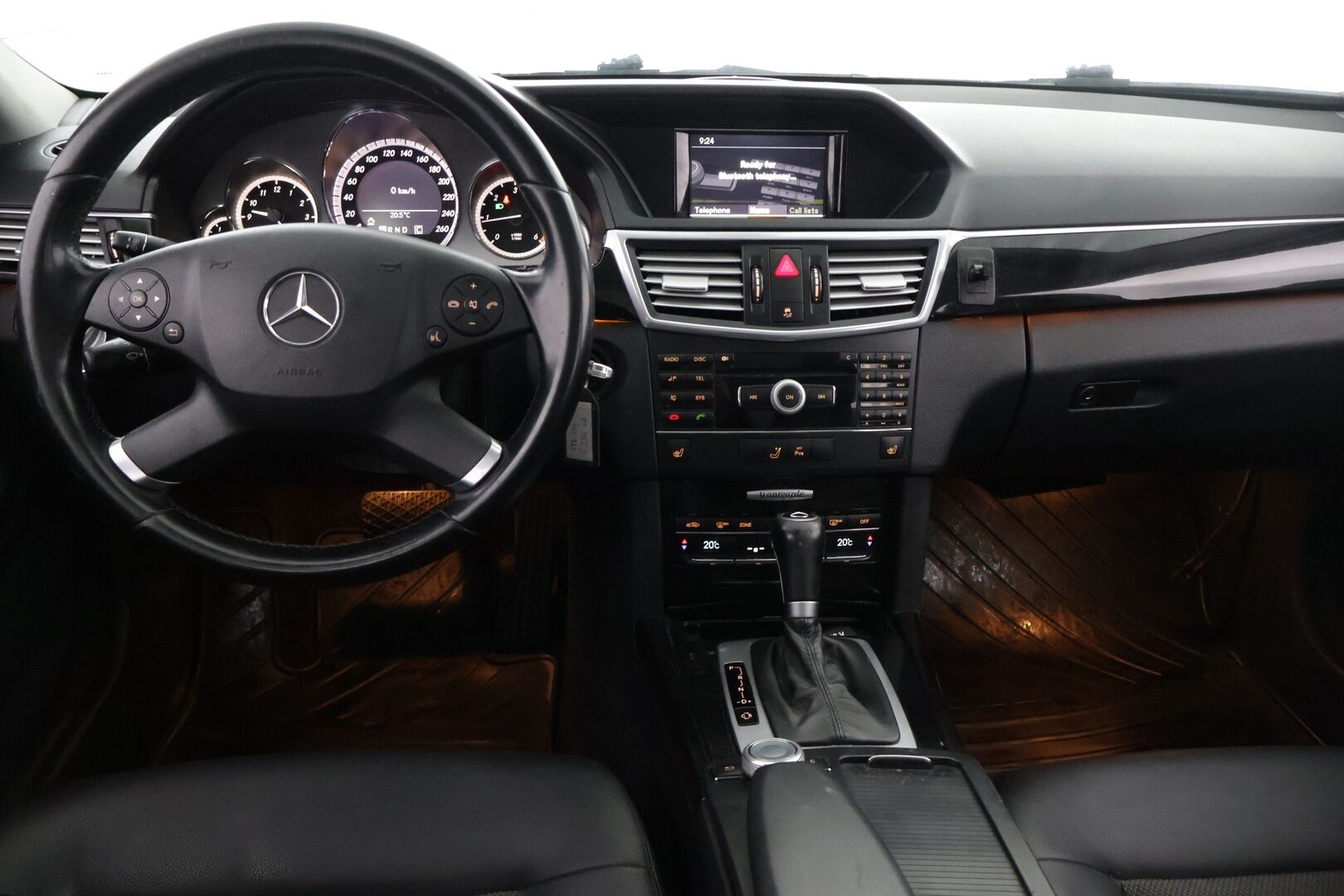 Mercedes-Benz E 2010 250 CDI BE A - Panorama | Vakkari | Puolnahat | P-Tutkat | Xenon