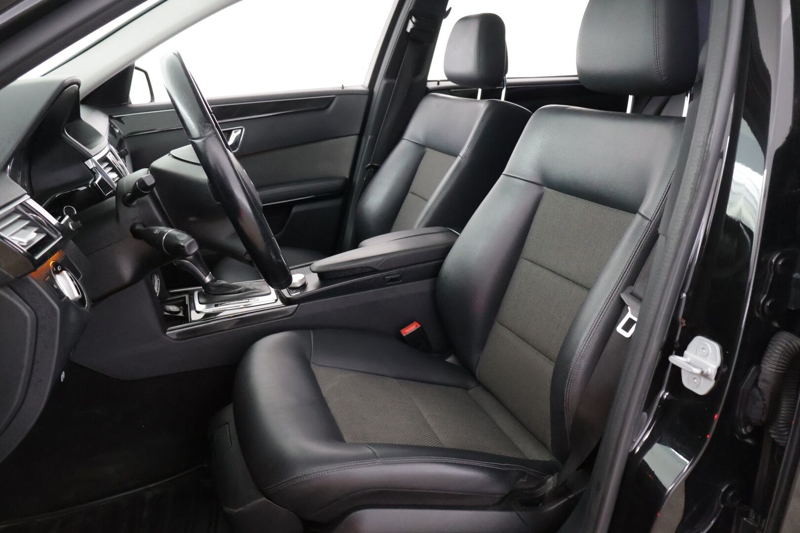 Mercedes-Benz E 2010 250 CDI BE A - Panorama | Vakkari | Puolnahat | P-Tutkat | Xenon