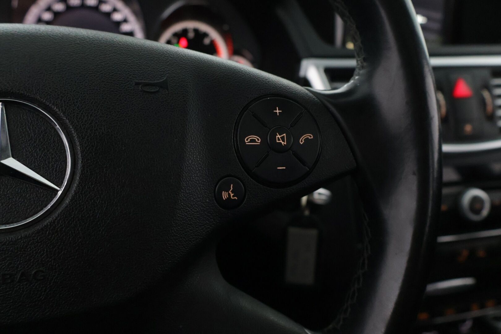 Mercedes-Benz E 2010 250 CDI BE A - Panorama | Vakkari | Puolnahat | P-Tutkat | Xenon