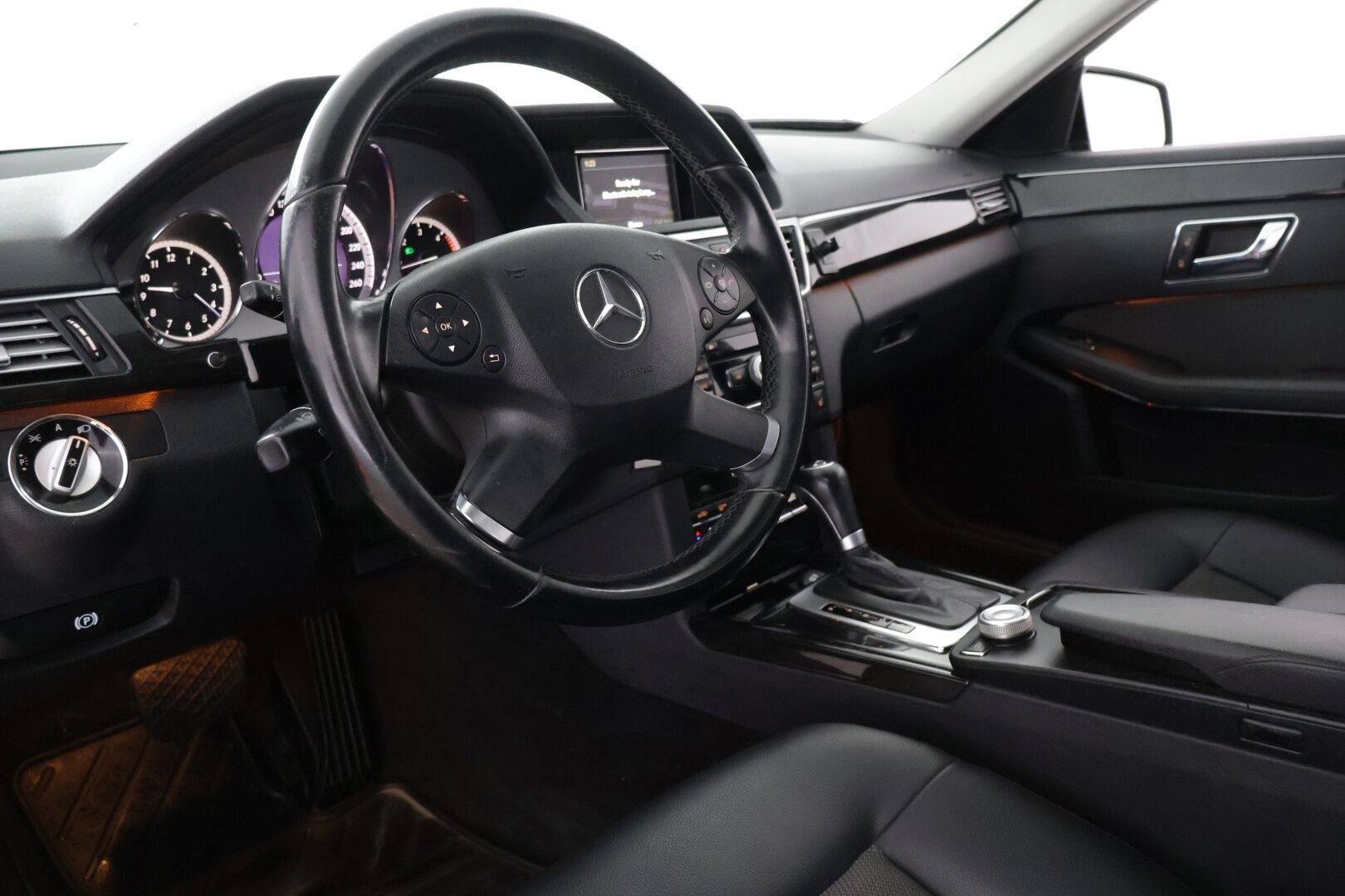 Mercedes-Benz E 2010 250 CDI BE A - Panorama | Vakkari | Puolnahat | P-Tutkat | Xenon