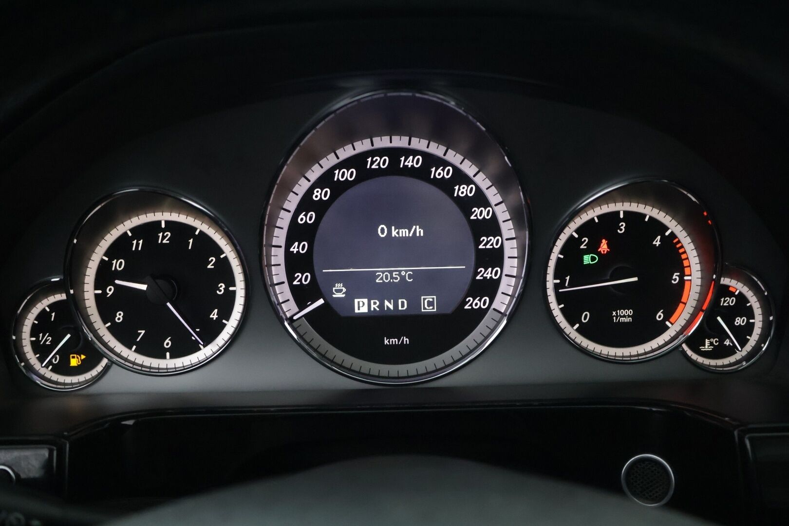 Mercedes-Benz E 2010 250 CDI BE A - Panorama | Vakkari | Puolnahat | P-Tutkat | Xenon