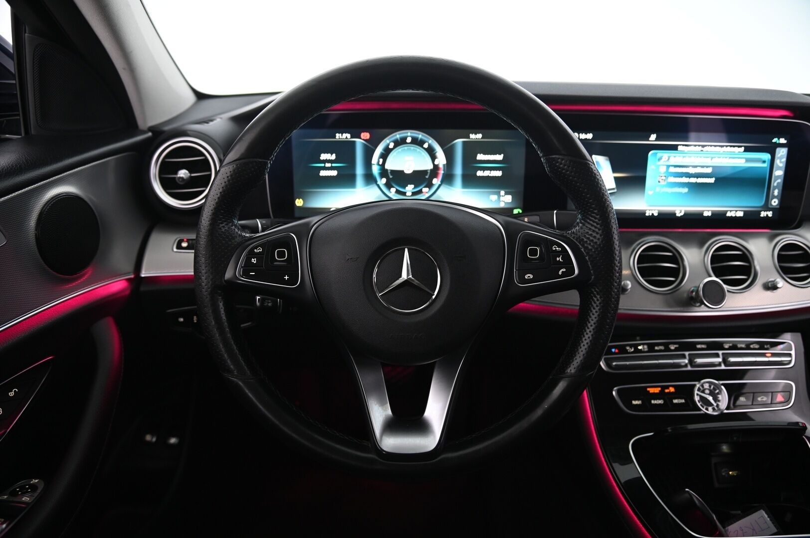 Mercedes-Benz E 2017 220 d T A Premium Business - Hierovat penkit | DTR+ | HUD | Widescreen | Koukku | Navi | P.Kamera | Muistipenkit | g9 | 2x renkaat&alumiinivanteet