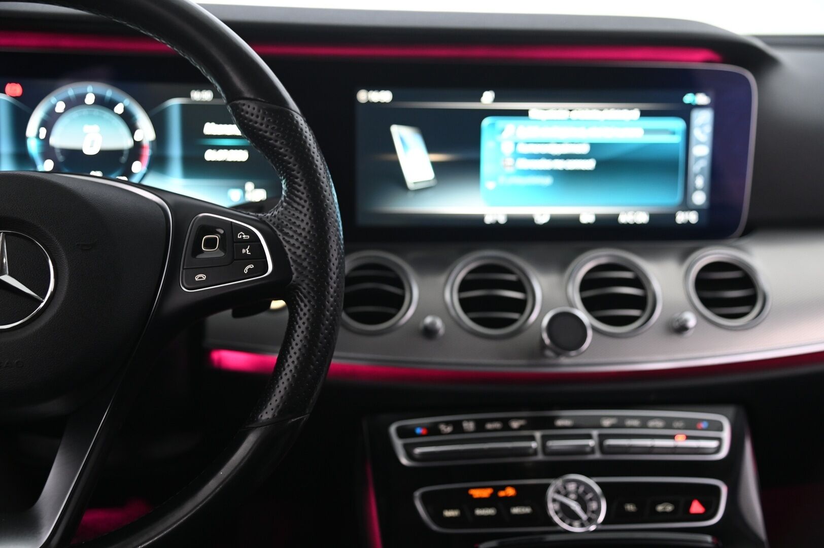 Mercedes-Benz E 2017 220 d T A Premium Business - Hierovat penkit | DTR+ | HUD | Widescreen | Koukku | Navi | P.Kamera | Muistipenkit | g9 | 2x renkaat&alumiinivanteet