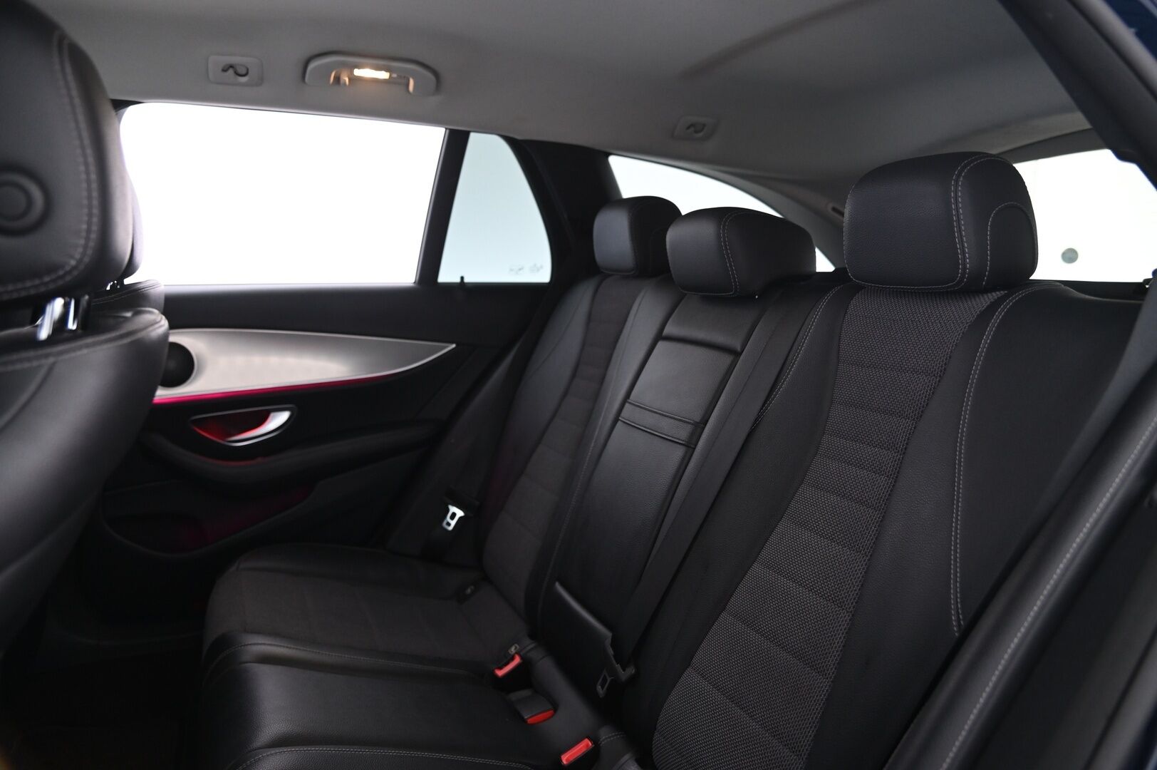 Mercedes-Benz E 2017 220 d T A Premium Business - Hierovat penkit | DTR+ | HUD | Widescreen | Koukku | Navi | P.Kamera | Muistipenkit | g9 | 2x renkaat&alumiinivanteet