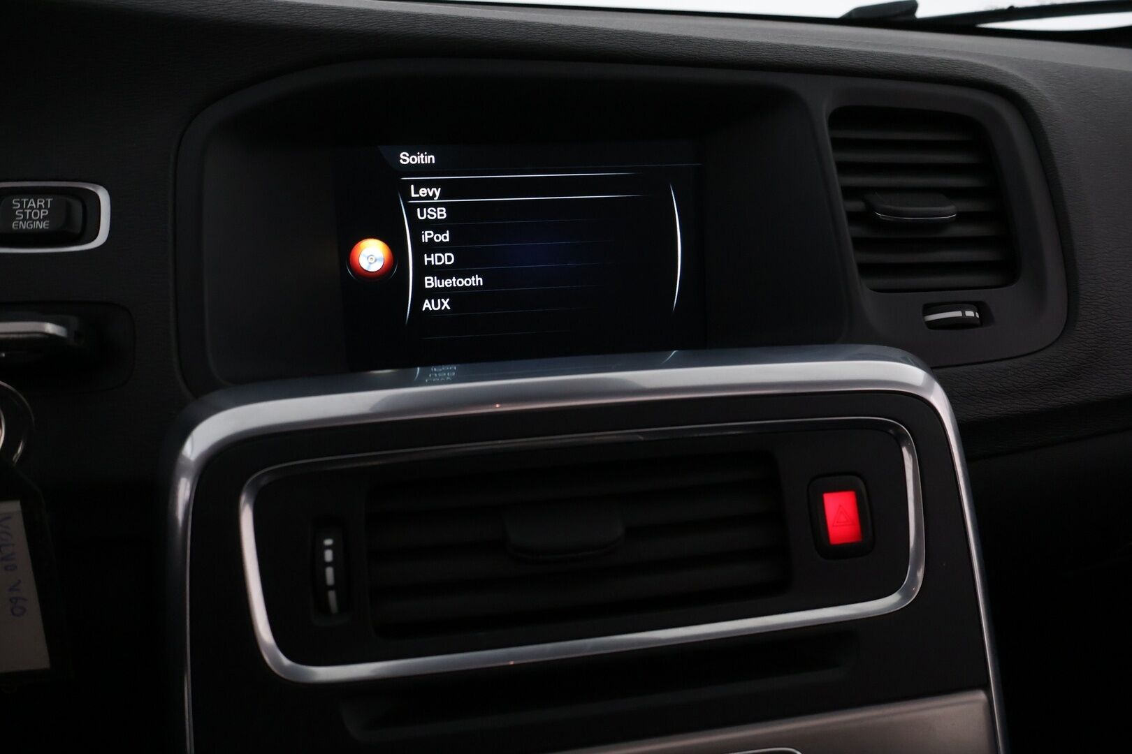Volvo V60 2016 D5 AWD Twin Engine Summum aut - Webasto / Adapt.Vakkari / Kattoluukku / Peruutuskamera / Vetokoukku / BLIS / Nahkasisusta / Keyless / Huippuvarusteet!