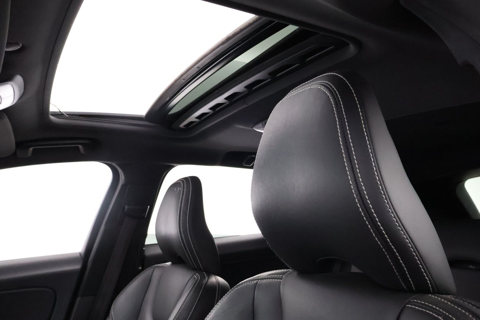 Volvo V60 2016 D5 AWD Twin Engine Summum aut - Webasto / Adapt.Vakkari / Kattoluukku / Peruutuskamera / Vetokoukku / BLIS / Nahkasisusta / Keyless / Huippuvarusteet!