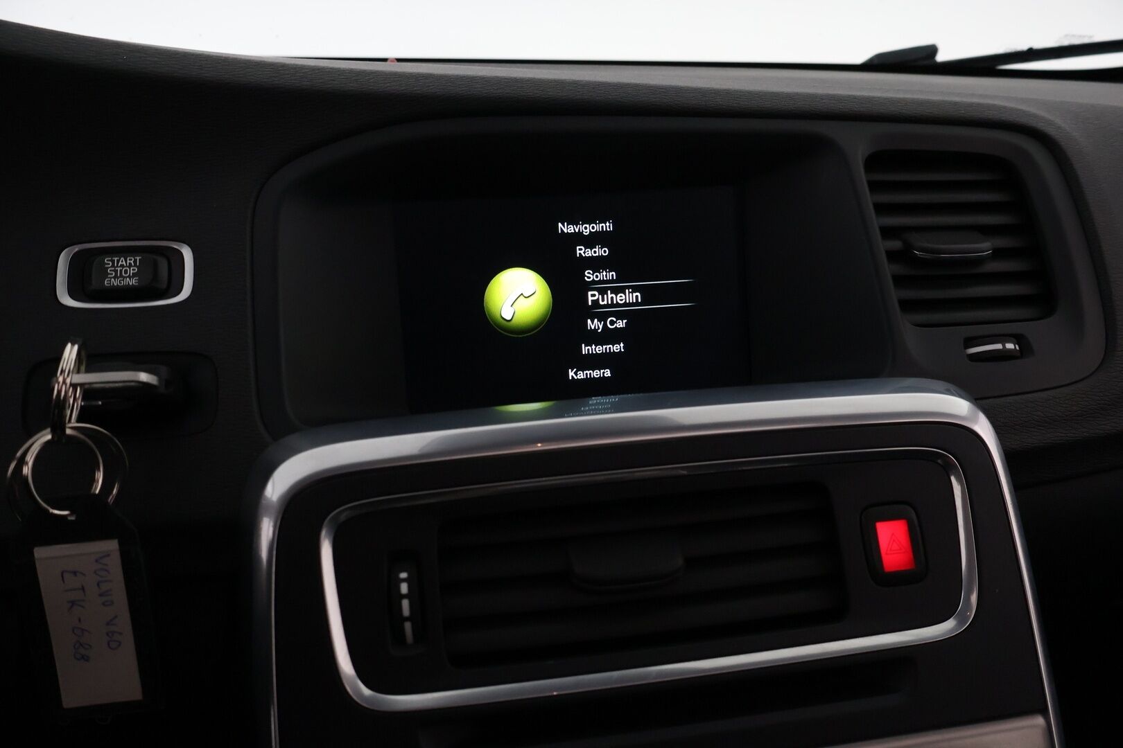 Volvo V60 2016 D5 AWD Twin Engine Summum aut - Webasto / Adapt.Vakkari / Kattoluukku / Peruutuskamera / Vetokoukku / BLIS / Nahkasisusta / Keyless / Huippuvarusteet!