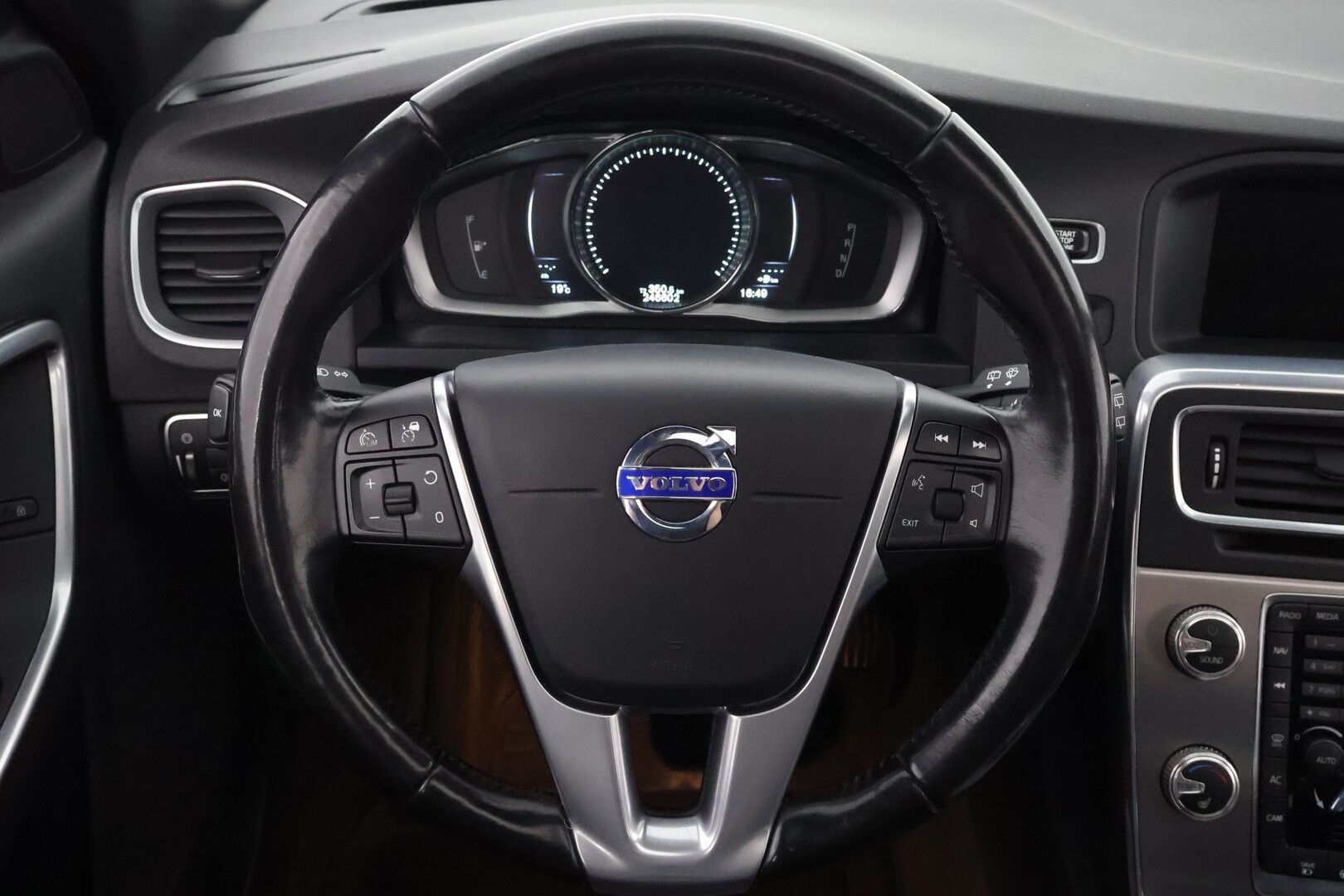 Volvo V60 2016 D5 AWD Twin Engine Summum aut - Webasto / Adapt.Vakkari / Kattoluukku / Peruutuskamera / Vetokoukku / BLIS / Nahkasisusta / Keyless / Huippuvarusteet!