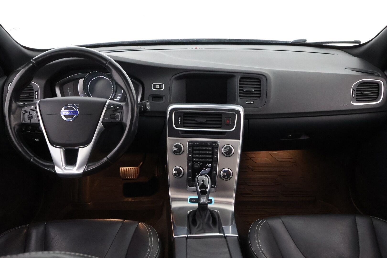 Volvo V60 2016 D5 AWD Twin Engine Summum aut - Webasto / Adapt.Vakkari / Kattoluukku / Peruutuskamera / Vetokoukku / BLIS / Nahkasisusta / Keyless / Huippuvarusteet!