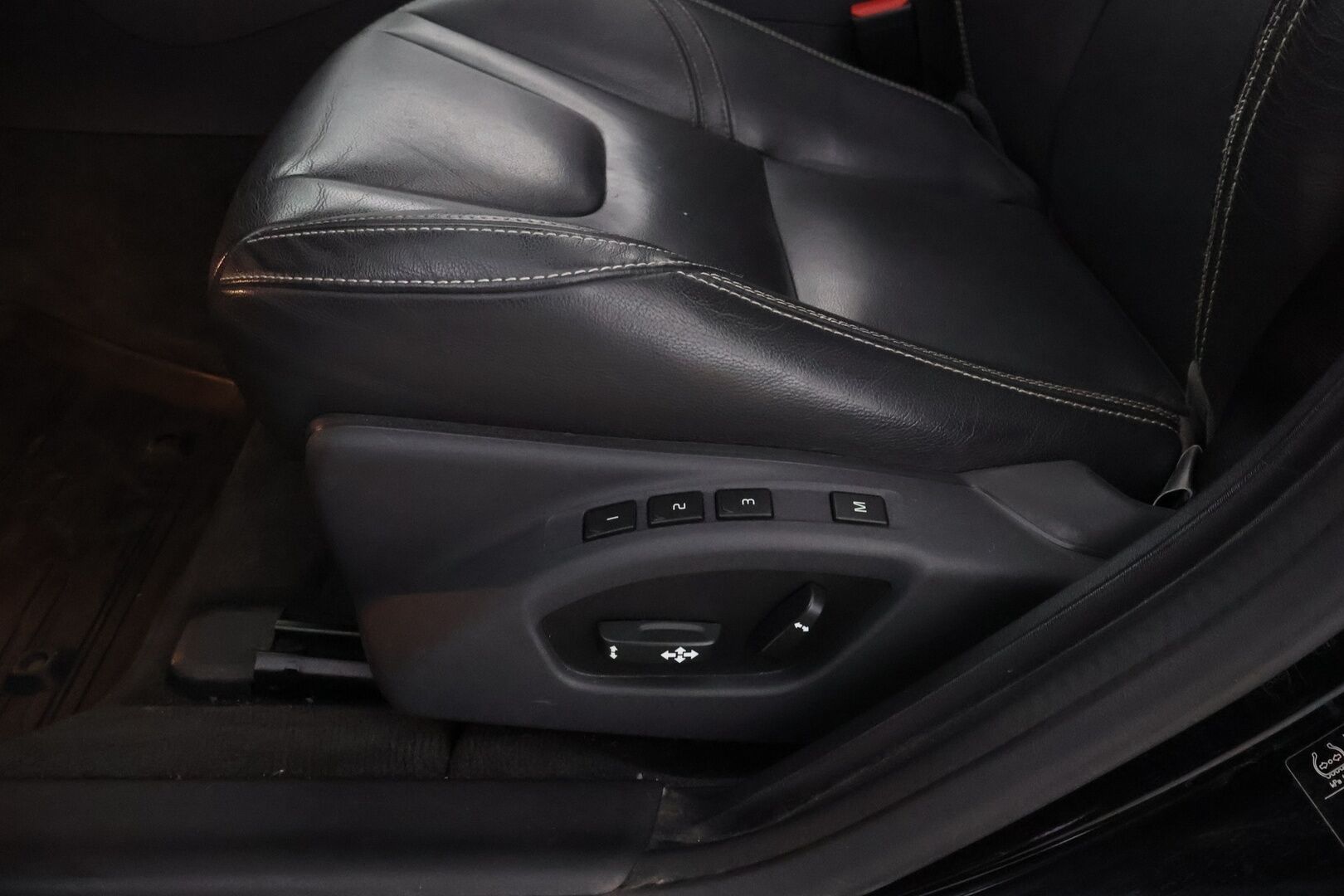 Volvo V60 2016 D5 AWD Twin Engine Summum aut - Webasto / Adapt.Vakkari / Kattoluukku / Peruutuskamera / Vetokoukku / BLIS / Nahkasisusta / Keyless / Huippuvarusteet!