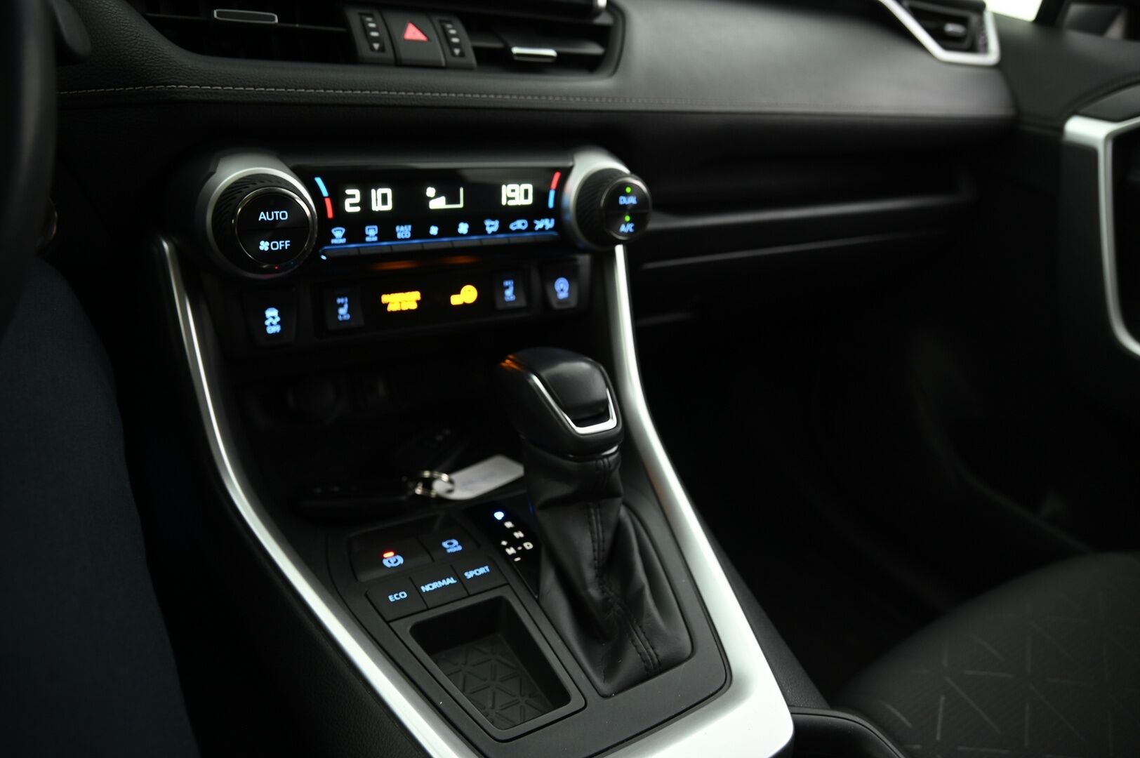 Toyota RAV4 2019 2,0 VVT-iE Active Multidrive S *Suomiauto / ACC / LED / KEYLESS / P.Kamera / Navi / Lohko S.Pistoke* - Taloudellinen maasturi hyvillä renkailla sekä särmällä huoltohistorialla
