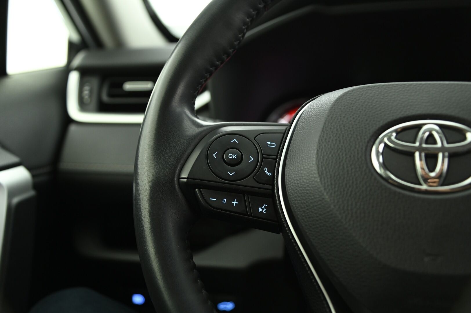 Toyota RAV4 2019 2,0 VVT-iE Active Multidrive S *Suomiauto / ACC / LED / KEYLESS / P.Kamera / Navi / Lohko S.Pistoke* - Taloudellinen maasturi hyvillä renkailla sekä särmällä huoltohistorialla