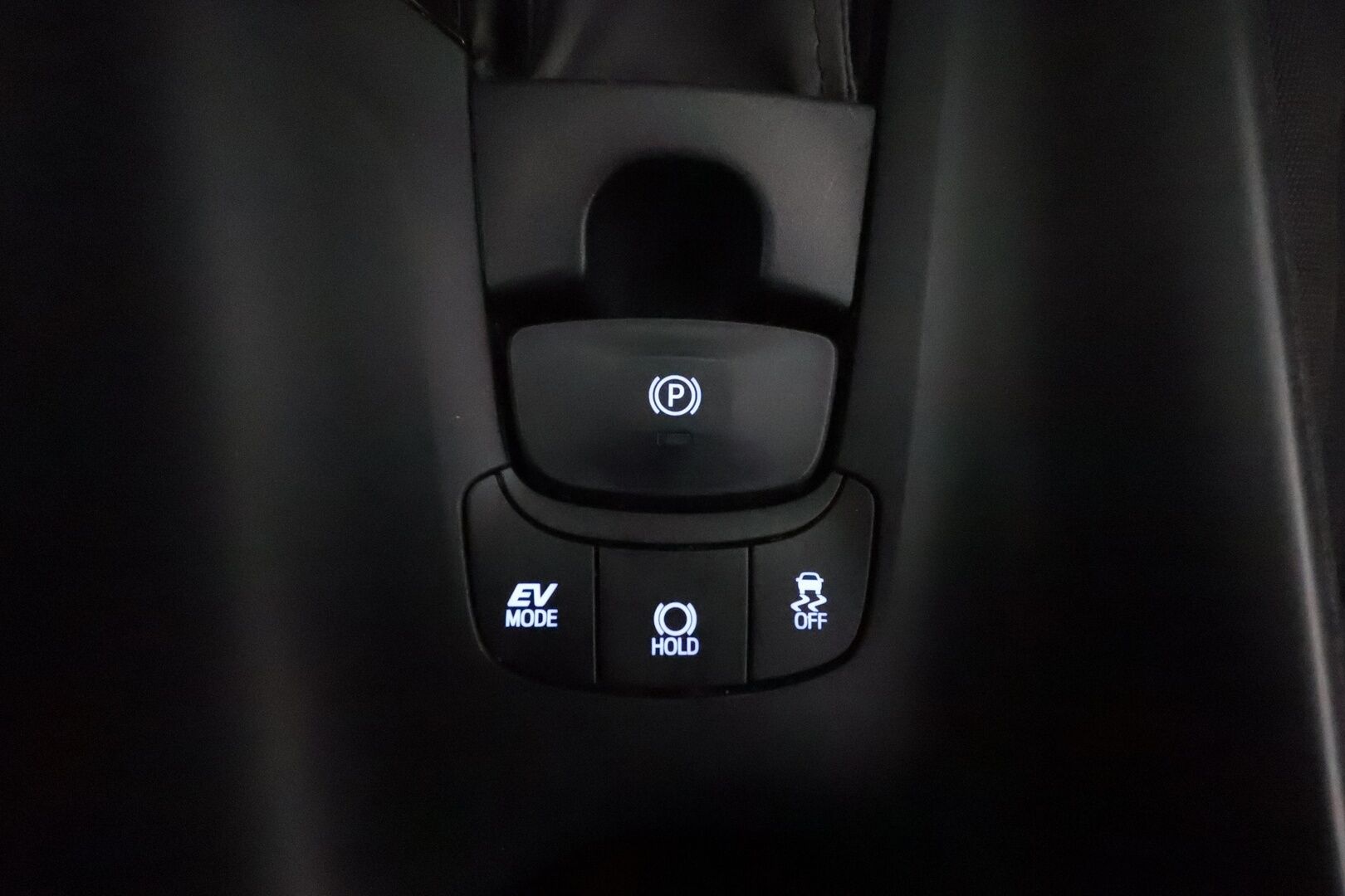 Toyota C-HR 2020 1,8 Hybrid Active **Webasto / Adapt.Vakkari / LED-valot / P.kamera / Navi / Kaistavahti / Apple&Android / KeylessGO** - Merkkihuollettu Suomi-auto / Kahdet renkaat