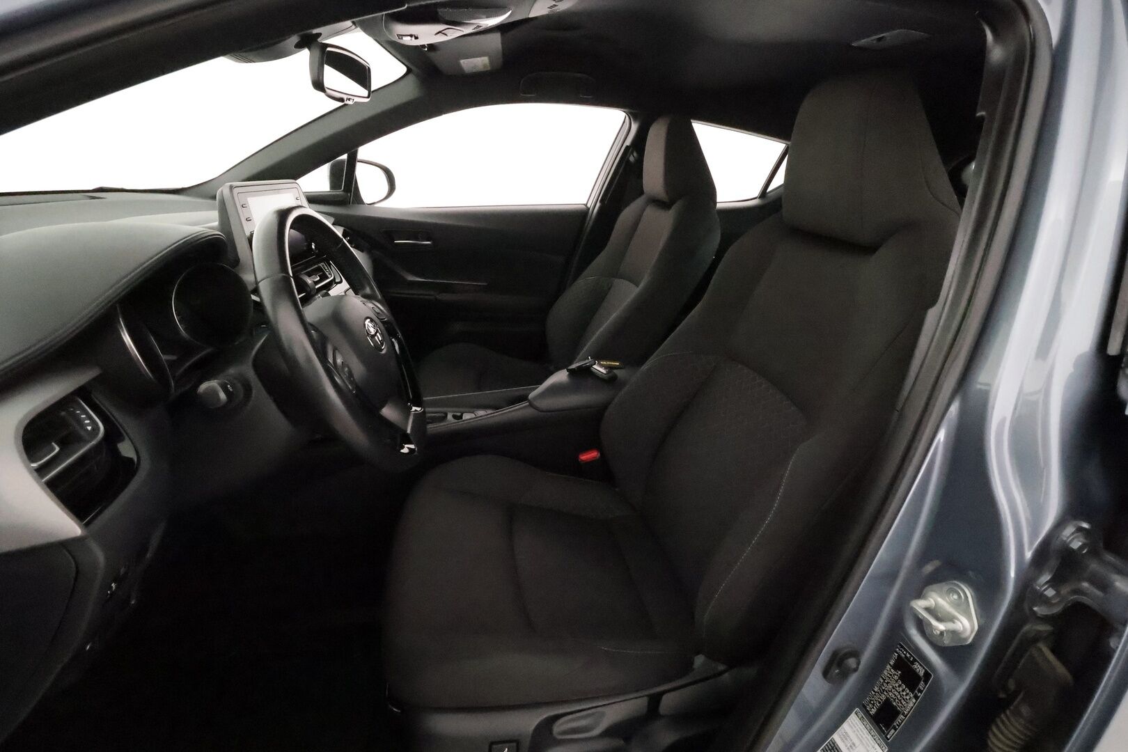 Toyota C-HR 2020 1,8 Hybrid Active **Webasto / Adapt.Vakkari / LED-valot / P.kamera / Navi / Kaistavahti / Apple&Android / KeylessGO** - Merkkihuollettu Suomi-auto / Kahdet renkaat