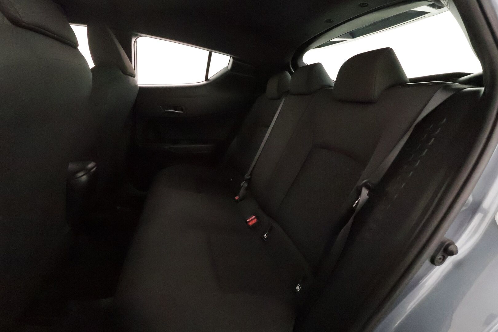 Toyota C-HR 2020 1,8 Hybrid Active **Webasto / Adapt.Vakkari / LED-valot / P.kamera / Navi / Kaistavahti / Apple&Android / KeylessGO** - Merkkihuollettu Suomi-auto / Kahdet renkaat