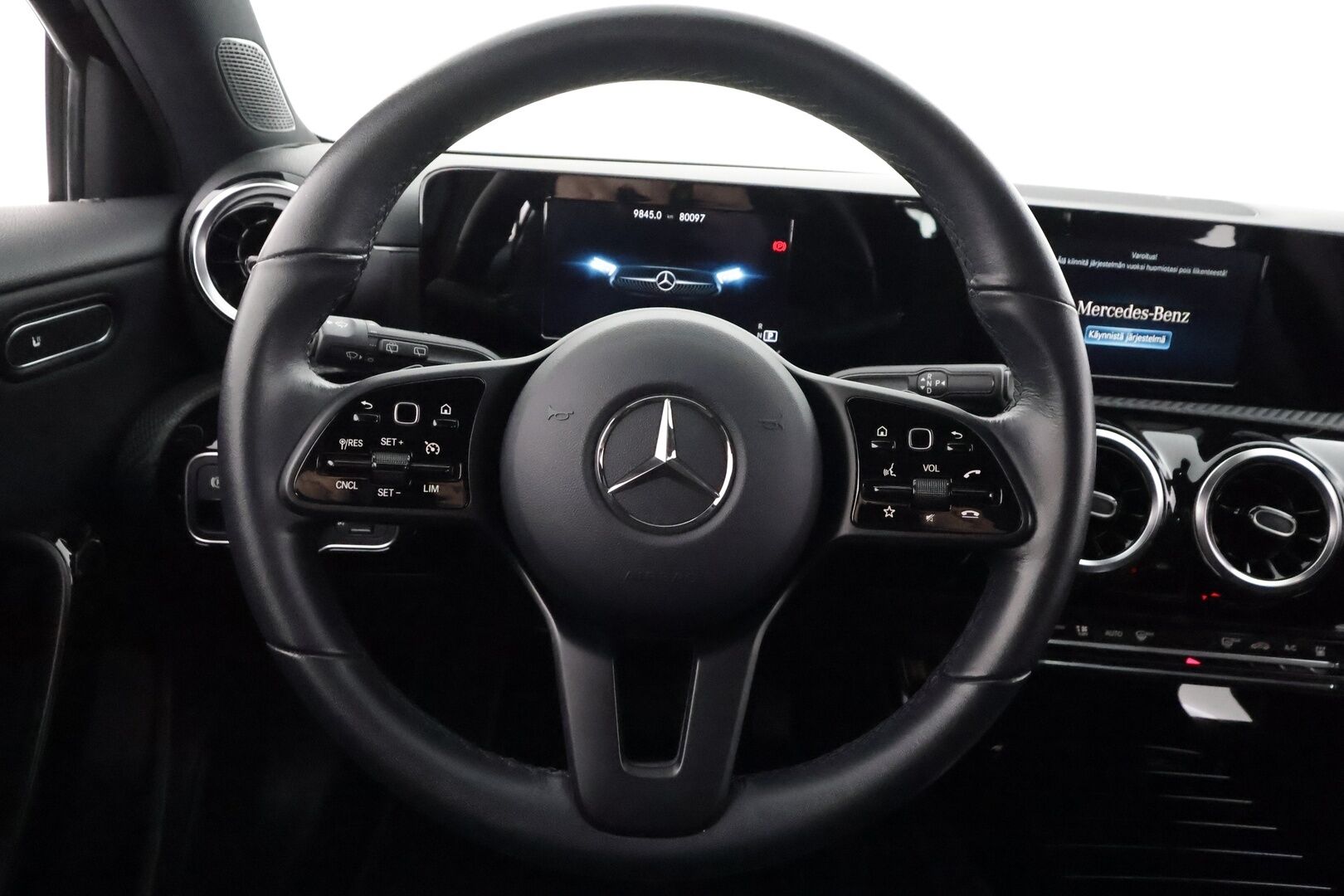Mercedes-Benz A 2020 180 A Business Style - | Vakkari | Webasto | P.Kamera | Widescreen | Puolinahat | LED | Apple&Android | Suomi-auto | Kahdet Renkaat |