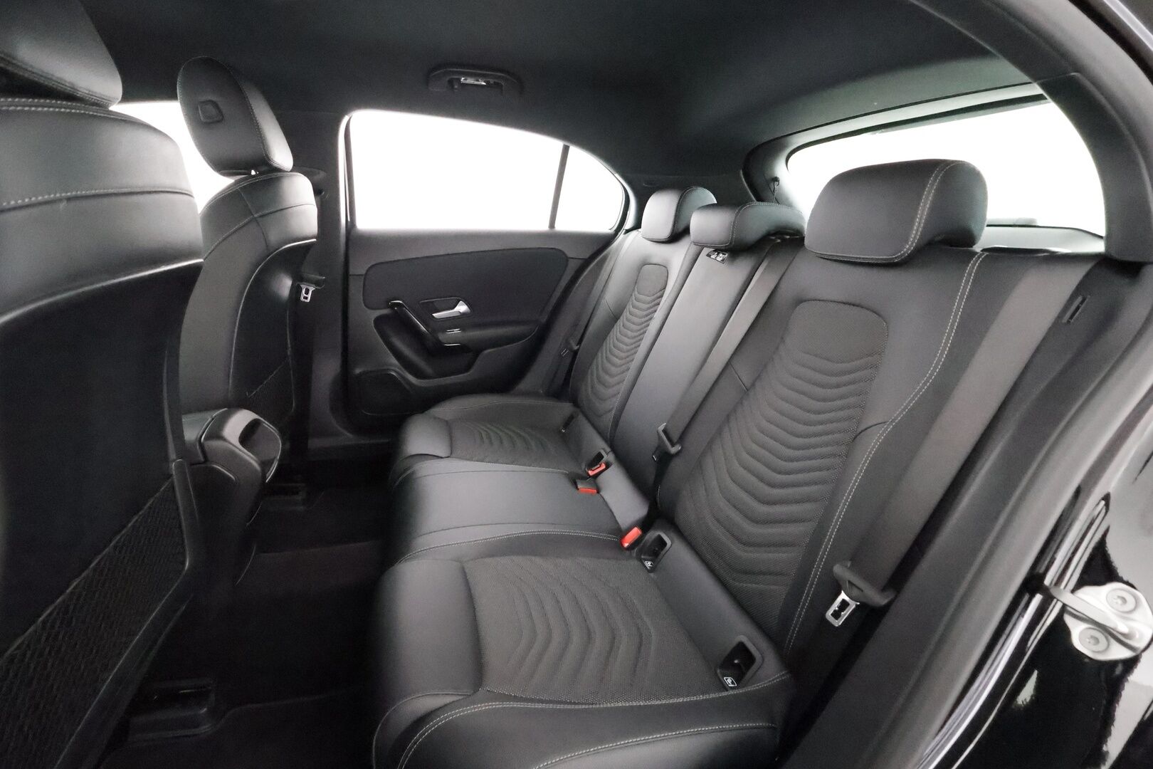 Mercedes-Benz A 2020 180 A Business Style - | Vakkari | Webasto | P.Kamera | Widescreen | Puolinahat | LED | Apple&Android | Suomi-auto | Kahdet Renkaat |